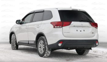 2020 Mitsubishi Outlander full